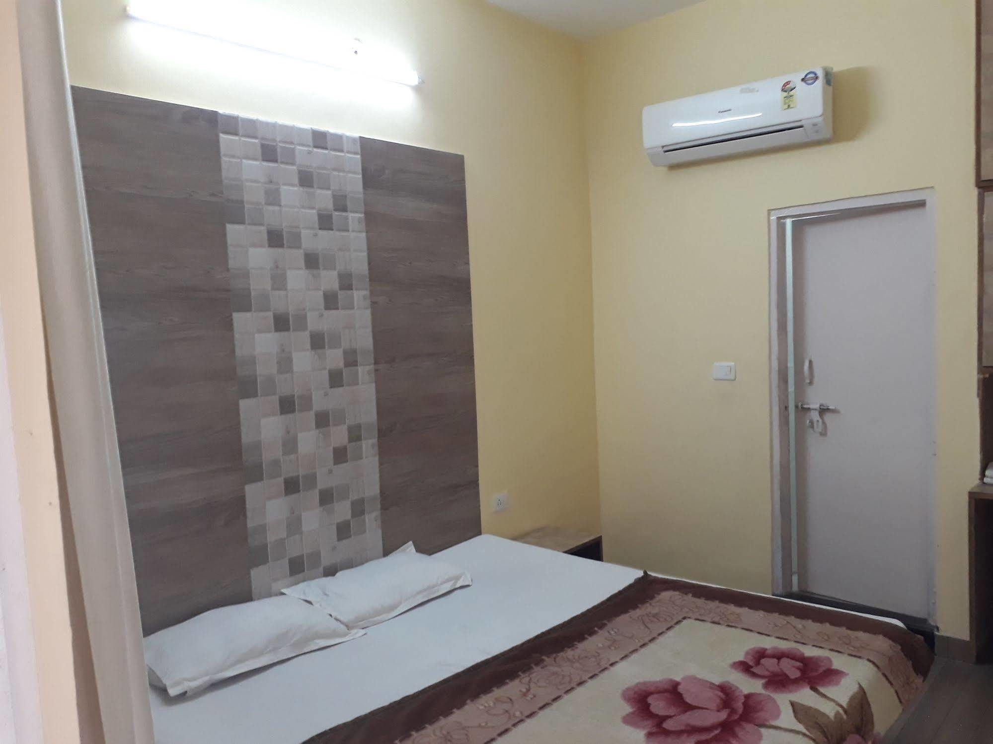 Hotel Golden Deluxe Dzsaipur Kültér fotó