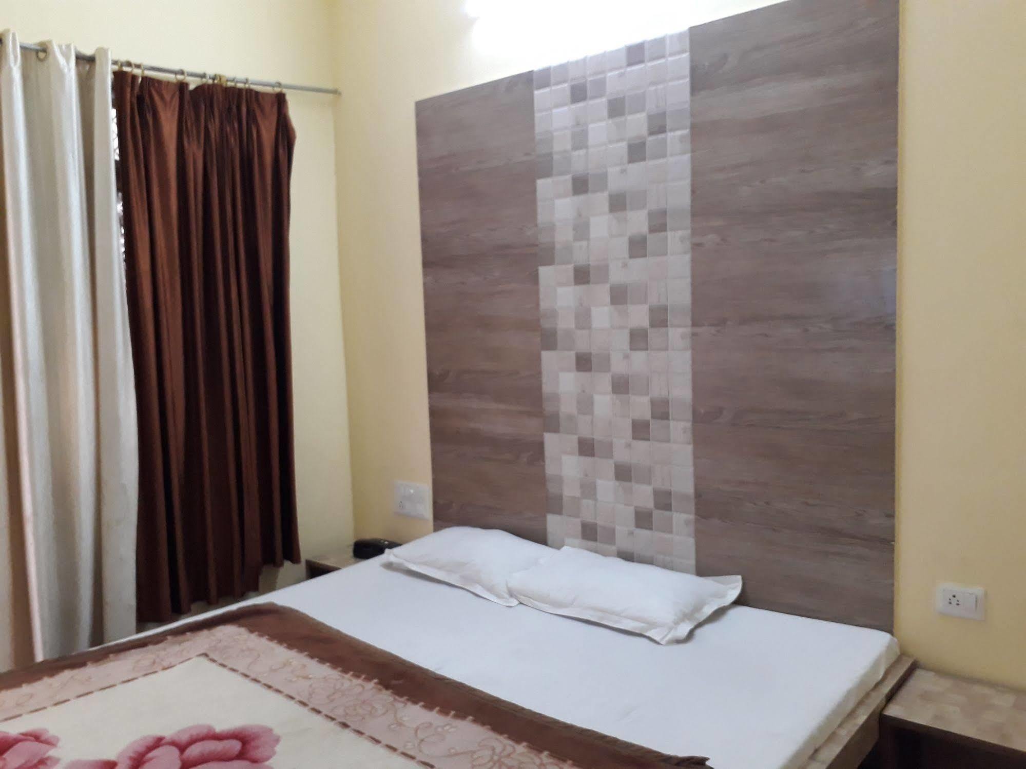 Hotel Golden Deluxe Dzsaipur Kültér fotó