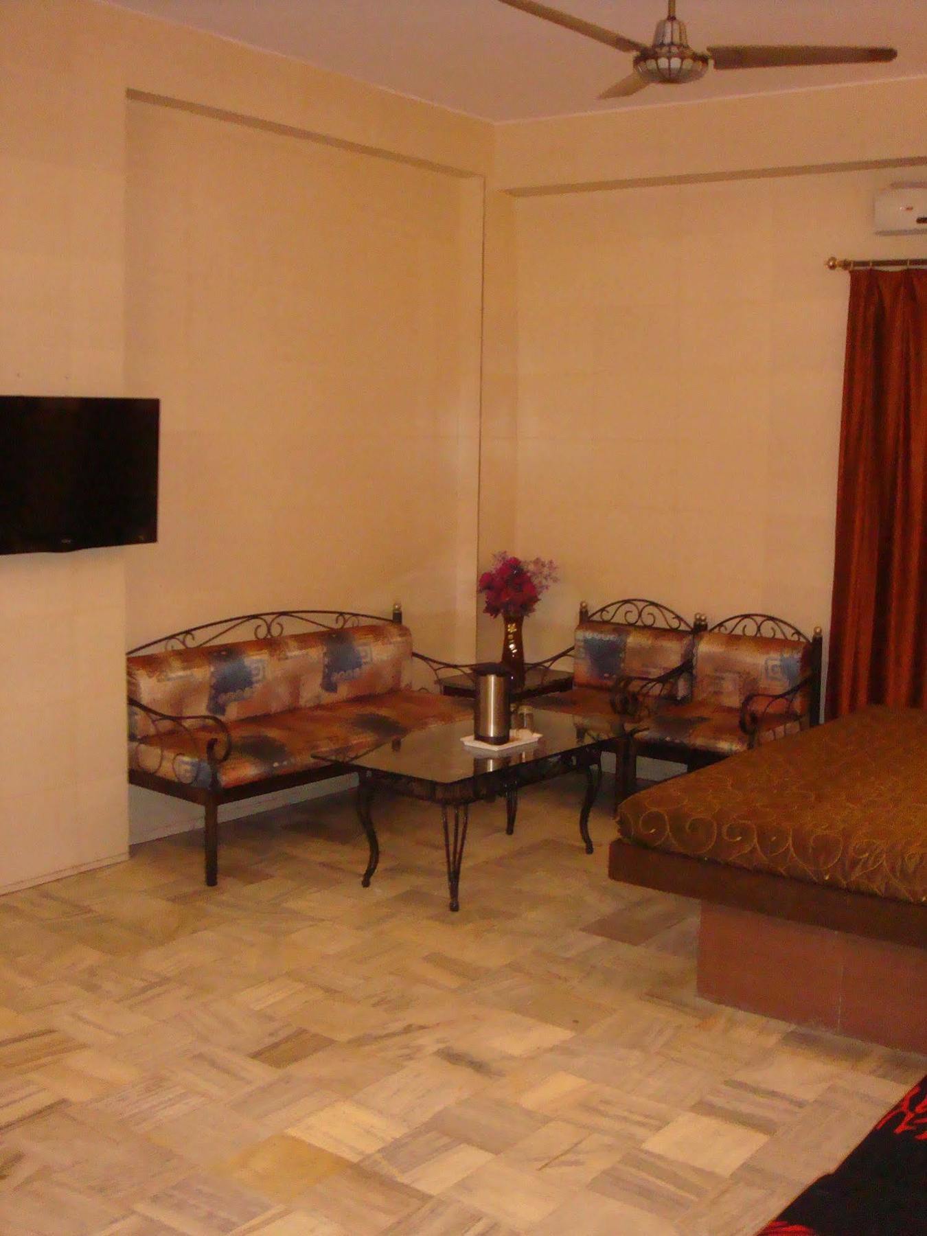 Hotel Golden Deluxe Dzsaipur Kültér fotó